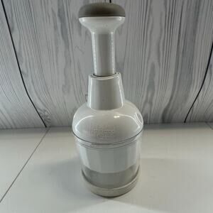 The Pampered Chef Food Chopper USA  #2585 Pre-owned
